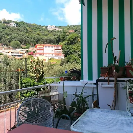 Con Terrazza E Vista Panoramica Daire Alassio