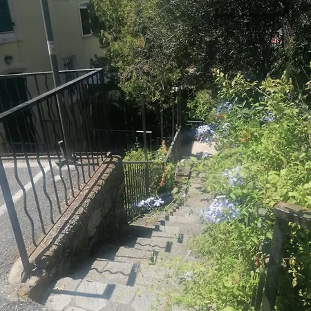 Con Terrazza E Vista Panoramica Lägenhet